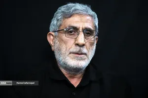 سردار اسماعیل قاآنی فرمانده نیروی قدس سپاه در مراسم گرامیداشت چهلمین روز درگذشت شهید سپهبد محمد باقری (محمد حسین افشردی) و همسر وی ( اشرف افشردی) و دختر این فرمانده عزیز (فرشته افشردی)