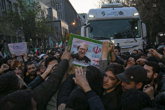 تشییع پیکر شهیدان لاریجانی، سلیمانی و شهدای ناو دنا - 2