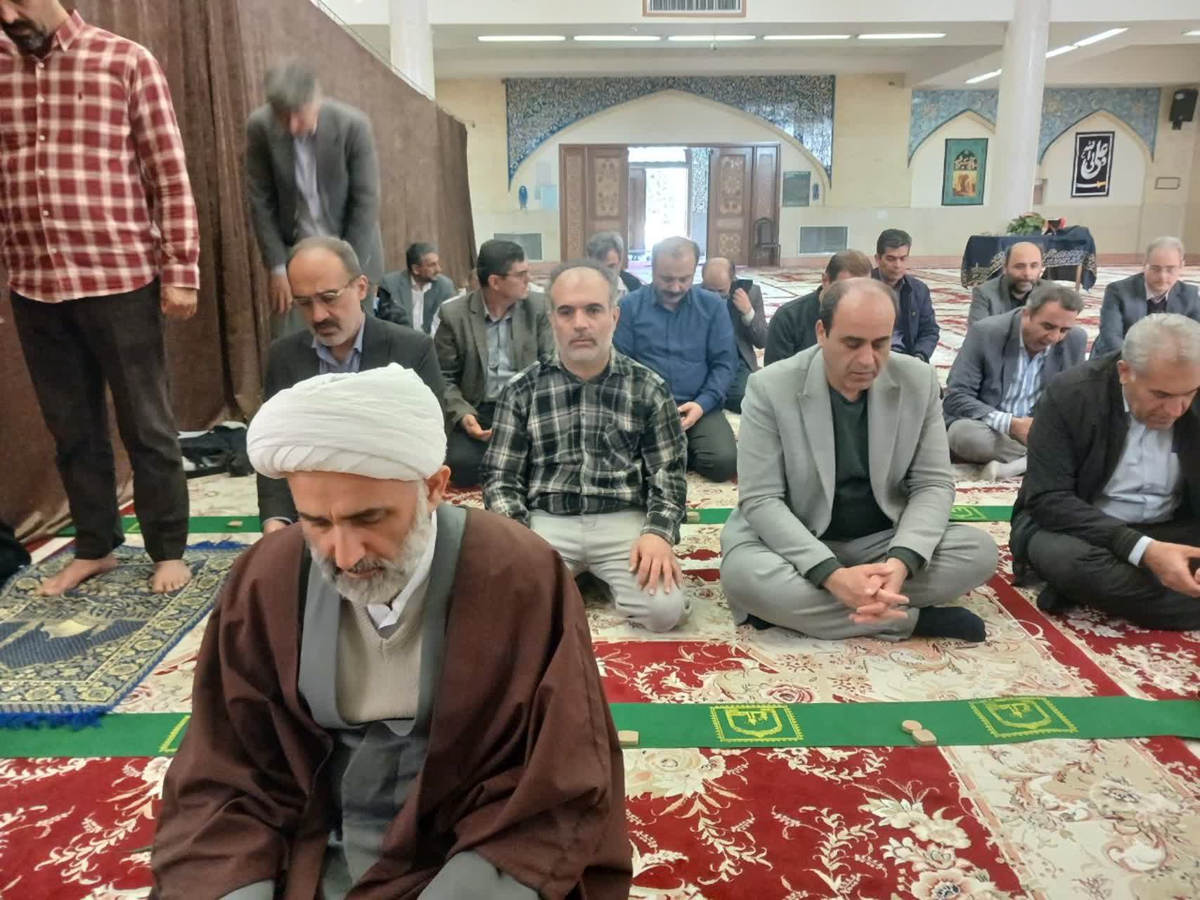 آیین معنوی غبارروبی مساجد در دانشگاه آزاد تاکستان برگزار شد