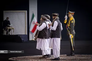 ادای احترام مقامات و مسئولان خارجی به پیکر امام شهید 