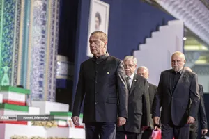 ادای احترام مقامات و مسئولان خارجی به پیکر امام شهید 