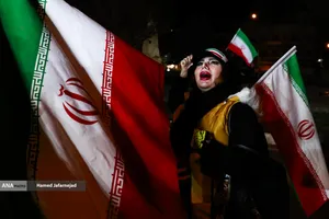 مراسم وداع با شهدای ناوشکن دنا و حمایت از نیروهای مسلح با حضور دکتر بیژن رنجبر و دانشگاهیان دانشگاه آزاد اسلامی استان تهران و اقشار مختلف مردم - میدان فردوسی تهران