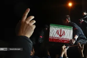 مراسم وداع با شهدای ناوشکن دنا و حمایت از نیروهای مسلح با حضور دکتر بیژن رنجبر و دانشگاهیان دانشگاه آزاد اسلامی استان تهران و اقشار مختلف مردم - میدان فردوسی تهران