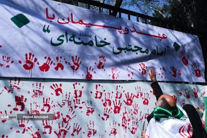 بیعت مردم با آیت&zwnj;الله سید مجتبی خامنه&zwnj;ای سومین رهبر جمهوری اسلامی ایران