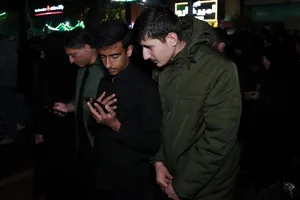 اقامه نماز استغاثه به امام زمان زمان(عج) - چهارراه نبرد خیابان پیروزی