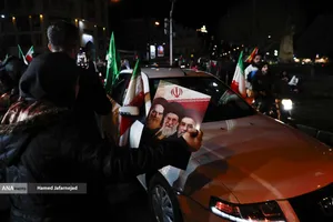 مراسم وداع با شهدای ناوشکن دنا و حمایت از نیروهای مسلح با حضور دکتر بیژن رنجبر و دانشگاهیان دانشگاه آزاد اسلامی استان تهران و اقشار مختلف مردم - میدان فردوسی تهران