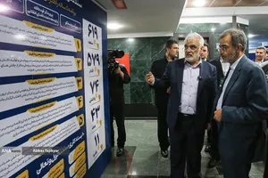 علی منتظری مقدم رئیس جهاد دانشگاهی در بازدید از نمایشگاه علمی دانشگاه آزاد اسلامی