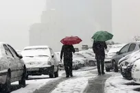 تداوم بارش باران و برف در شرق کشور؛ کاهش دما و مواج شدن دریا‌ها