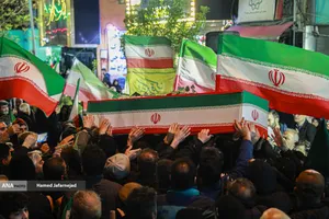 مراسم وداع با پیکر مادر شهیدان افراسیابی در چهارراه نبرد خیابان پیروزی