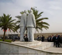 ادای احترام وزیر امور خارجه به یادبود فرماندهان شهید مقاومت