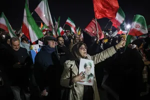 وداع با پیکر شهدای ناوشکن دنا در میدان دریاچه