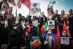 تشییع پیکر مطهر آقای شهید ایران و خانواده ایشان -۱
