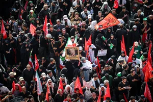 تشییع پیکر مطهر آقای شهید ایران و خانواده ایشان -۱
