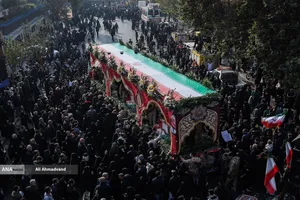 تشییع پیکر 100 شهید دوران دفاع مقدس همزمان با سالروز شهادت حضرت فاطمه زهرا(س) در تهران