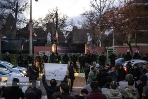 تجمع مردمی و دانشجویی مقابل سفارت انگلیس