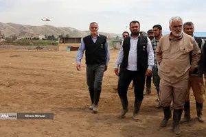 کمک رسانی شهید محمدمهدی طهرانچی دانشمند هسته ای در مناطق سیل زده لرستان پلدختر در سال 1398 همراه گروه های جهادی