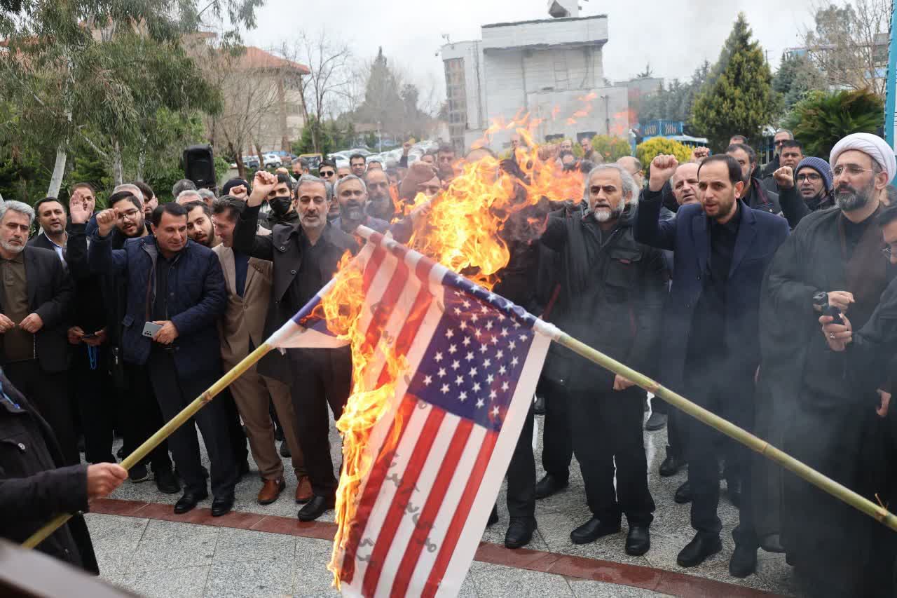 رئیس دانشگاه آزاد اسلامی مازندران: صحبت از آتشبس و صلح خیانت است رئیس دانشگاه آزاد اسلامی مازندران: صحبت از آتشبس و صلح خیانت است