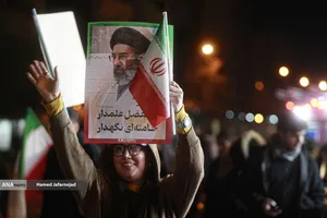 مراسم وداع با شهدای ناوشکن دنا و حمایت از نیروهای مسلح با حضور دکتر بیژن رنجبر و دانشگاهیان دانشگاه آزاد اسلامی استان تهران و اقشار مختلف مردم - میدان فردوسی تهران