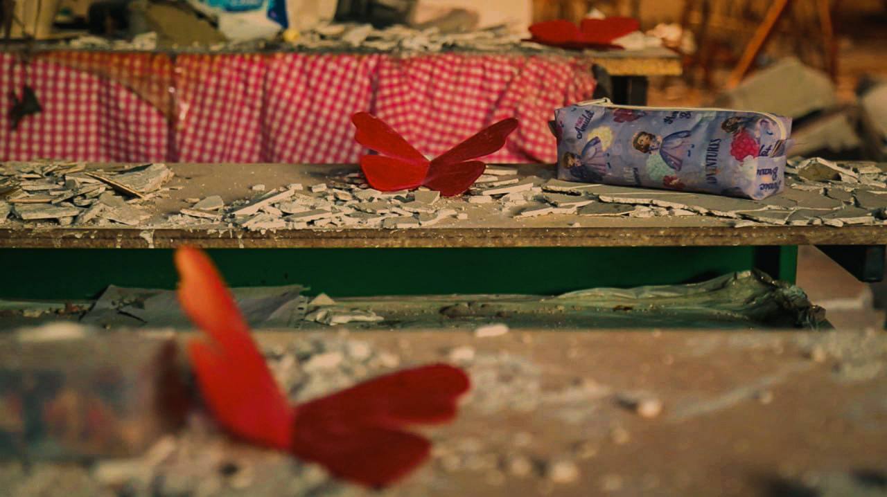 چیدمان ۲۰۰۰ پروانه سرخ در مدرسه شجره طیبه میناب چیدمان ۲۰۰۰ پروانه سرخ در مدرسه شجره طیبه میناب