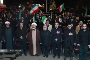 مراسم وداع با شهدای ناوشکن دنا و حمایت از نیروهای مسلح با حضور دکتر بیژن رنجبر و دانشگاهیان دانشگاه آزاد اسلامی استان تهران و اقشار مختلف مردم - میدان فردوسی تهران