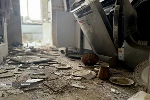 در پی تجاوز جنایتکاران آمریکایی-صهیونی به مناطق مسکونی اصفهان، گروه های جهادی از لحظات ابتدایی وقوع این جنایت، در کنار امدادگران مشغول خدمت رسانی، آواربرداری و بازسازی منازل آسیب دیده مردم هستند.