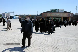 نمازگزاران جمعه در مرقد مطهر امام راحل(ره)