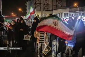 بیعت مردم تهران با حضرت آیت الله سید مجتبی خامنه ای رهبر جدید انقلاب اسلامی ایران - میدان شهدا