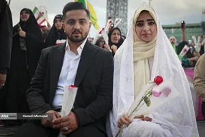 مراسم جشن عروسی زوج های جان فدا همزمان با سالروز ازدواج حضرت زهرا و حضرت علی در میدان امام حسین