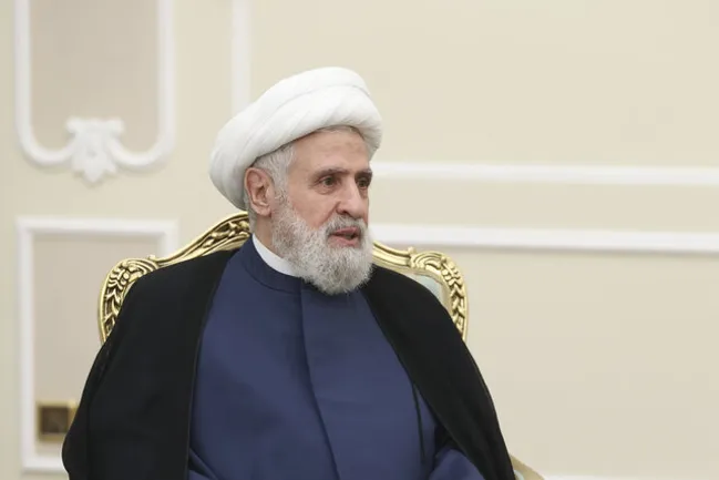 شیخ نعیم قاسم در پاسخ به نامه دکتر ولایتی: مقاومت لبنان با وجود خسارات سنگین، هدف دشمن را ناکام گذاشت