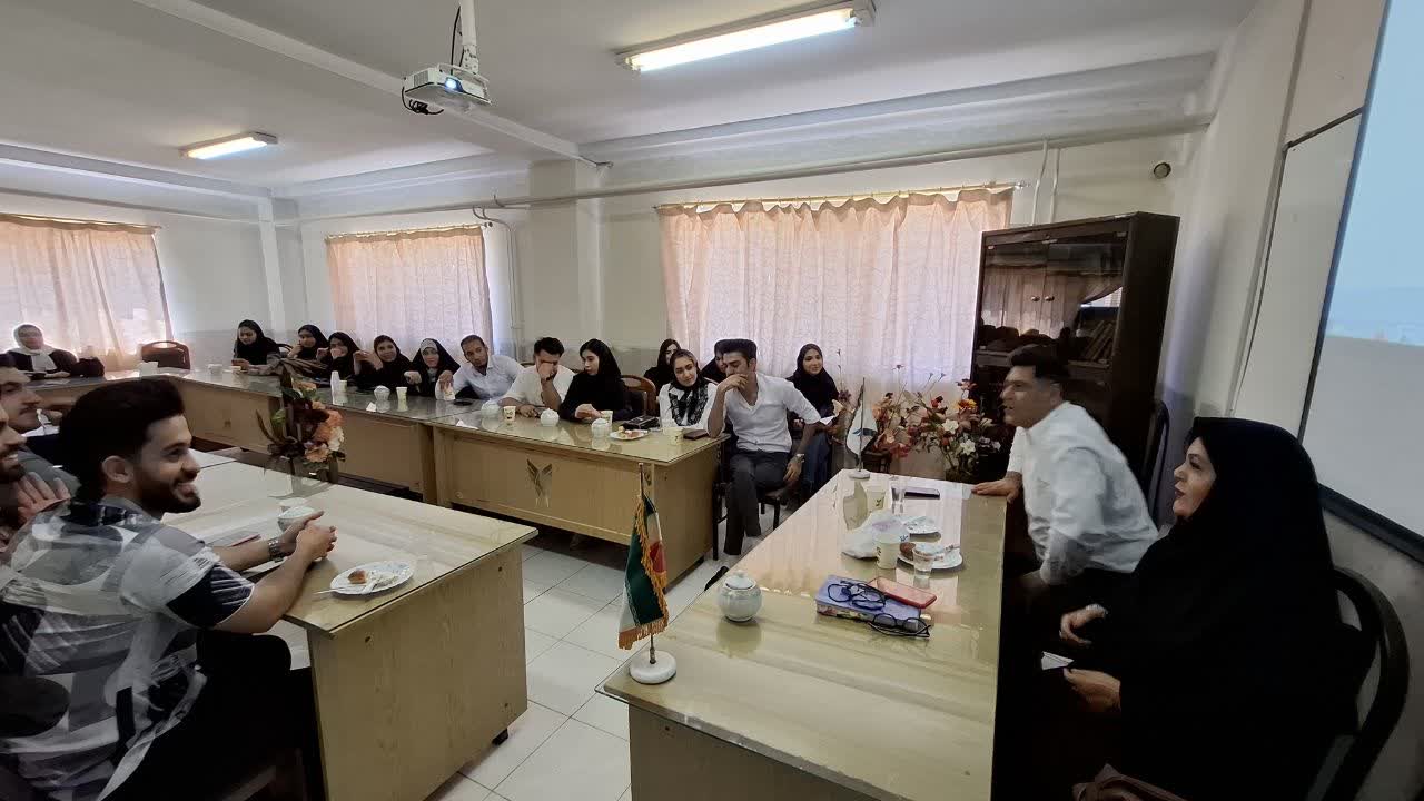 دانشگاه آزاد ورامین میزبان کارگاه آموزشی مهارت‌های ارتباطی زوجین