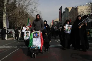 بیعت مردم با آیت&zwnj;الله سید مجتبی خامنه&zwnj;ای سومین رهبر جمهوری اسلامی ایران
