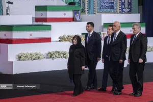 ادای احترام مقامات و مسئولان خارجی به پیکر امام شهید 