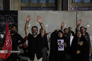 شامگاه نخستین روز وداع با رهبر شهید انقلاب
