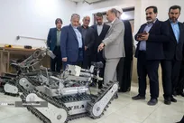 بازدید دکتر رنجبر از دستاوردهای علمی و رُباتیک دانشگاه آزاد اسلامی واحد یزد