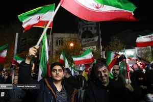 اجتماع مردمی در حمایت از رزمندگان اسلام و بیعت با رهبری و محکومیت حملات وحشیانه صهیونیستی - آمریکایی با حضور مردم انقلابی و شهیدپرور در میدان شهدا تهران