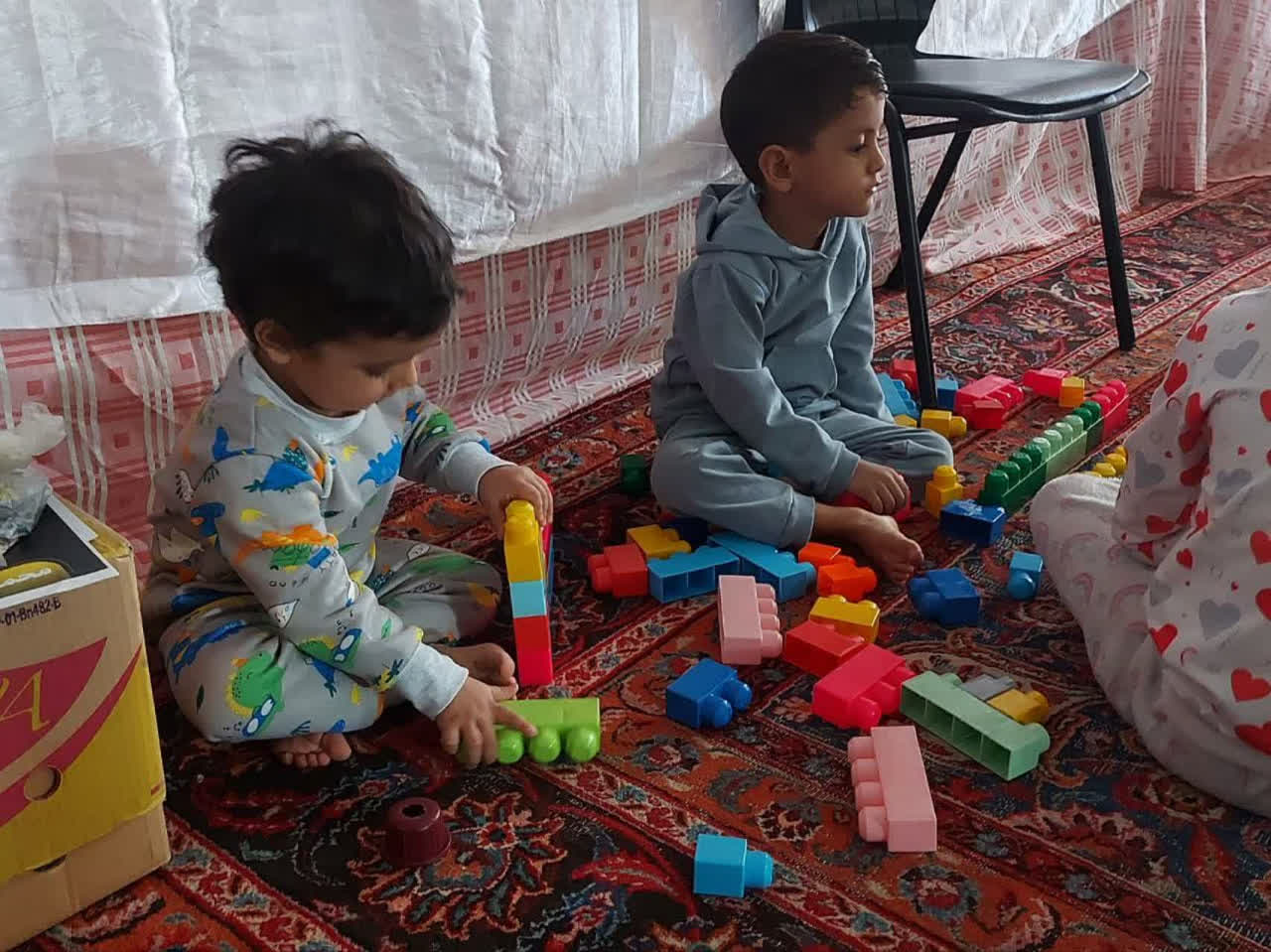 از اعتکاف مادر و فرزندی تا حضور معلمان و شاگردان از اعتکاف مادر و فرزندی تا حضور معلمان و شاگردان