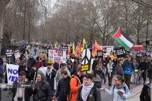 تظاهرات ساکنان لندن در حمایت از جمهوری اسلامی ایران و محکوم کردن حملات صهیونی - آمریکایی به خاک ایران