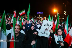 مراسم عزاداری در سوگ رهبر شهید انقلاب - میدان انقلاب تهران
