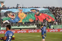 خوش و بش رضاییان با نیمکت پرسپولیس/ اعتراض حیدری و طاهری نسبت به تصمیم‌های داور