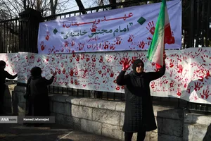 بیعت مردم با آیت&zwnj;الله سید مجتبی خامنه&zwnj;ای سومین رهبر جمهوری اسلامی ایران