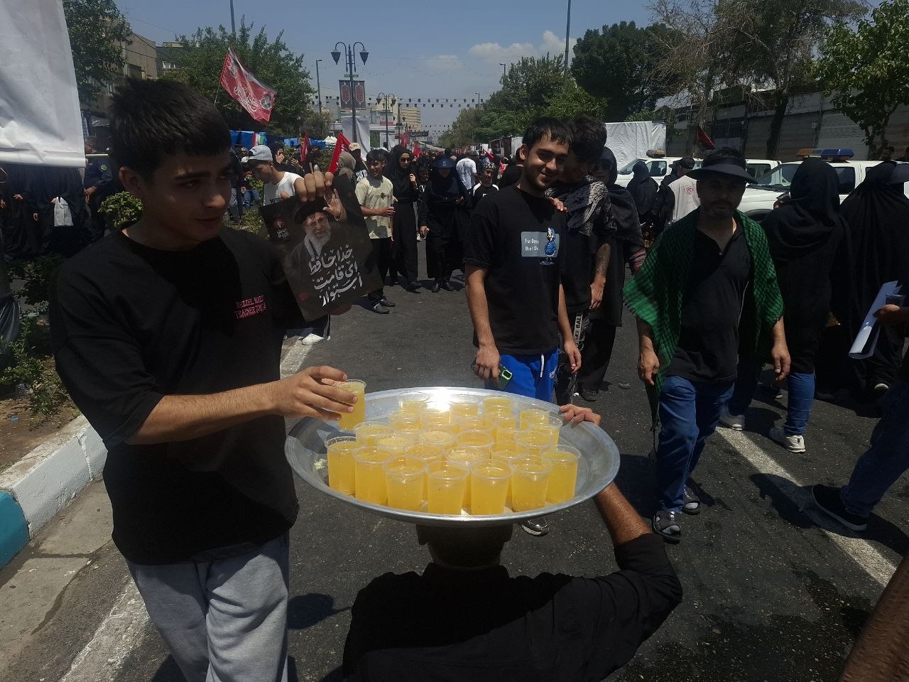 در مسیر حسین؛ تهران قدم‌به‌قدم به اربعین می‌رسد/ روایتی از موشک‌ها و پرچم‌های انتقام +عکس و فیلم