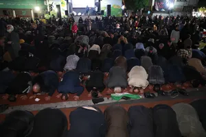 اقامه نماز استغاثه به امام زمان زمان(عج) - چهارراه نبرد خیابان پیروزی