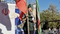پاسداشت روز پرچم با شعرخوانی شاعران در چهارراه ولیعصر (عج) تهران