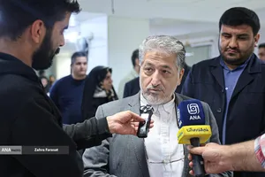 بیژن رنجبر رییس دانشگاه آزاد اسلامی در جمع خبرنگاران خبرگزاری آنا
