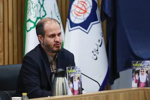 سخنرانی علی جانباز رئیس حوزه هنری کودک و نوجوان در مراسم رونمایی از پوستر مسابقه بین&zwnj;المللی نقاشی &laquo;سورنا&raquo; با موضوع &laquo;ایران از نگاه کودکان ایرانی داخل و خارج از کشور&raquo;