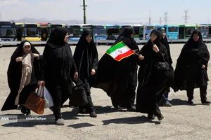 نمازگزاران جمعه در مرقد مطهر امام راحل(ره)