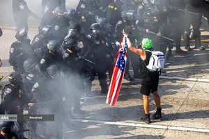 آتش اعتراضات در لس آنجلس