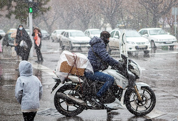 ترافیک سنگین در هراز و آزادراه قزوین ـ‌کرج/ بارش برف‌وباران در جاده‌ها