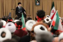 جمهوری اسلامی در مقابل تخریب‌گر کوتاه نخواهد آمد/ جوان‌های عزیز! وحدت‌تان را حفظ کنید