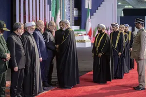 ادای احترام مقامات و مسئولان خارجی عمان به پیکر امام شهید 